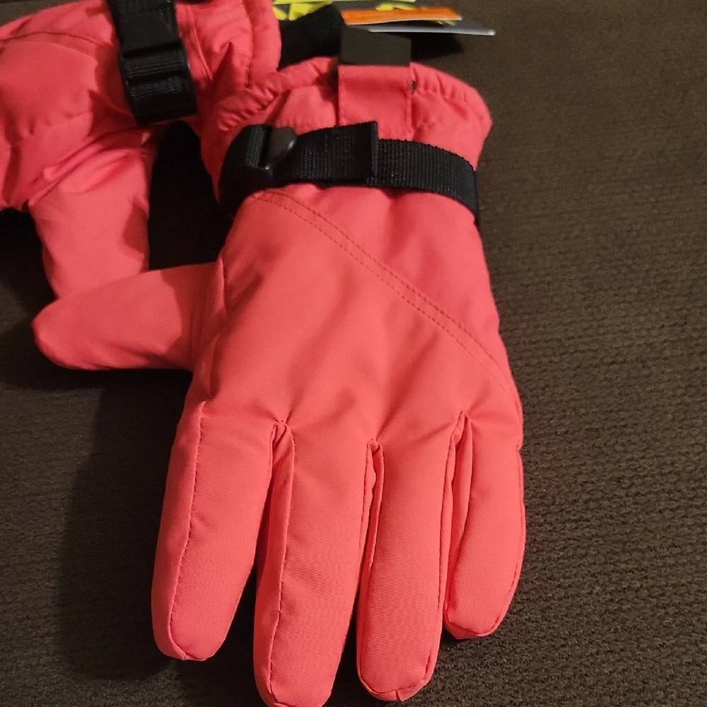 All in Motion Snow Sport Pink and Black Gloves with Secure Fit Size 8-14